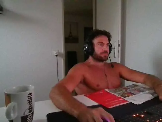 Live sex webcam photo for alphah-hunk #293737869