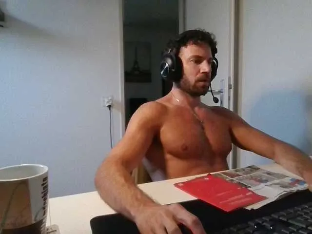Live sex webcam photo for alphah-hunk #293742627