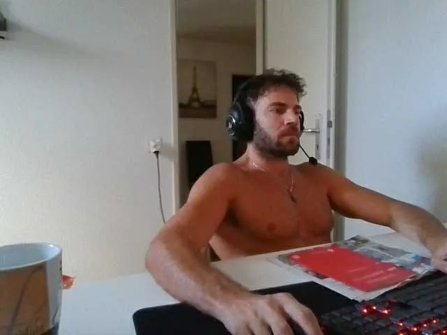 Live sex webcam photo for alphah-hunk #293747712