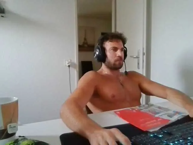 Live sex webcam photo for alphah-hunk #293753113