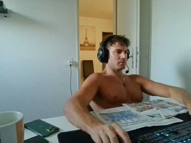 Live sex webcam photo for alphah-hunk #293775021