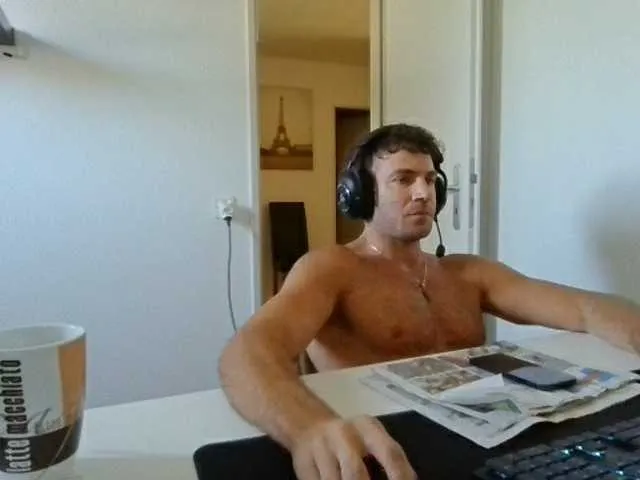Live sex webcam photo for alphah-hunk #293783941