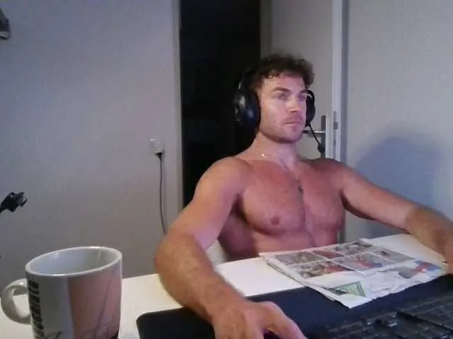 Live sex webcam photo for alphah-hunk #293791197