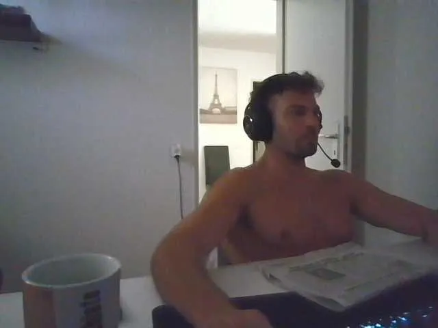 Live sex webcam photo for alphah-hunk #293866739