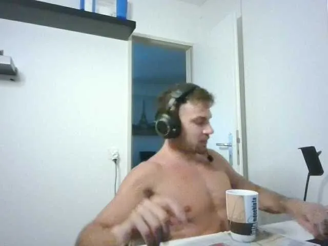 Live sex webcam photo for alphah-hunk #294018329