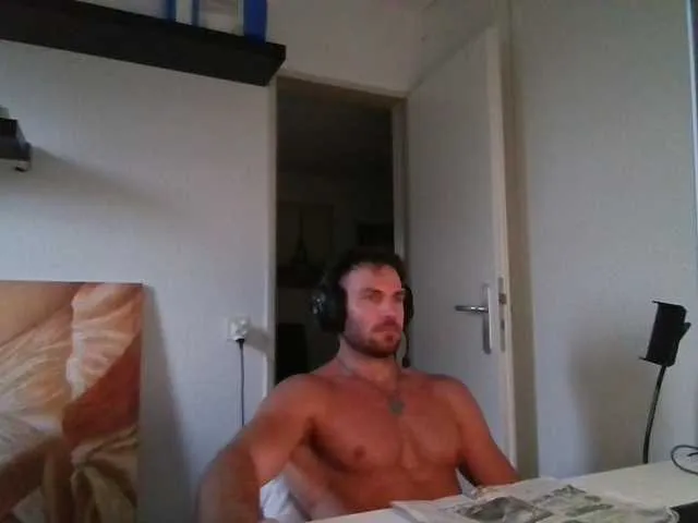 Live sex webcam photo for alphah-hunk #294060108