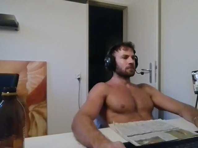 Live sex webcam photo for alphah-hunk #294086939
