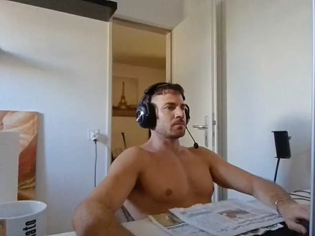 Live sex webcam photo for alphah-hunk #294156058