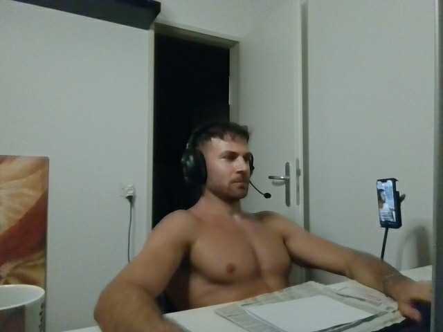 Live sex webcam photo for alphah-hunk #294172245