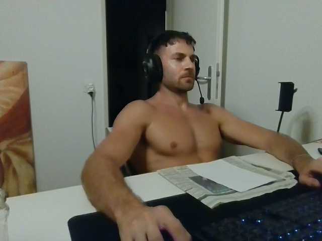 Live sex webcam photo for alphah-hunk #294177566