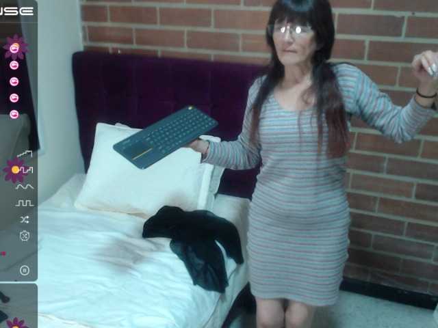 Live sex webcam photo for amanda-mature #273626920