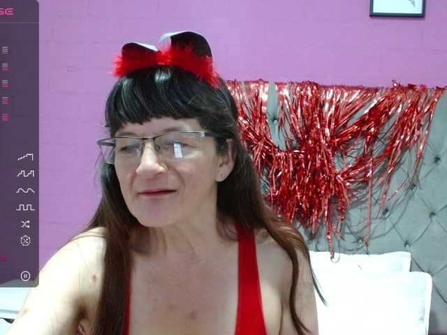 Live sex webcam photo for amanda-mature #276190325