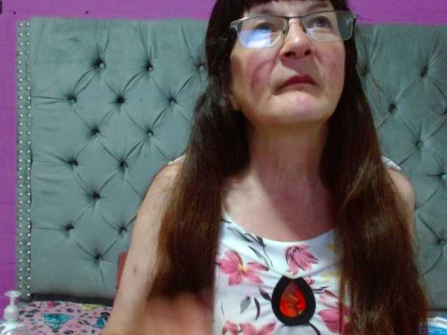 Live sex webcam photo for amanda-mature #276415772