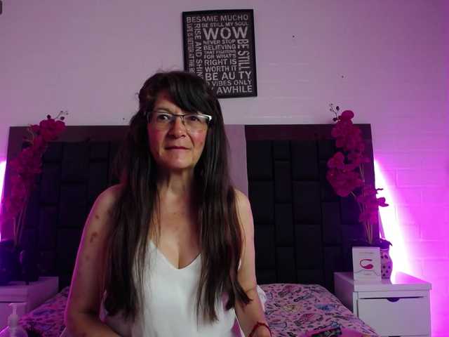 Live sex webcam photo for amanda-mature #277669920