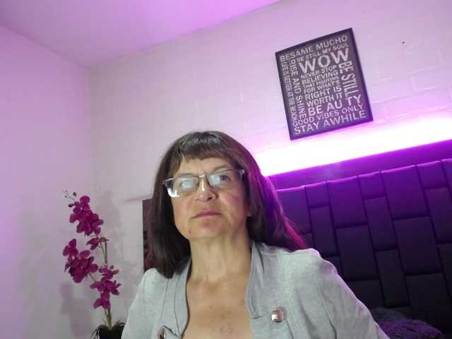 Live sex webcam photo for amanda-mature #289406561