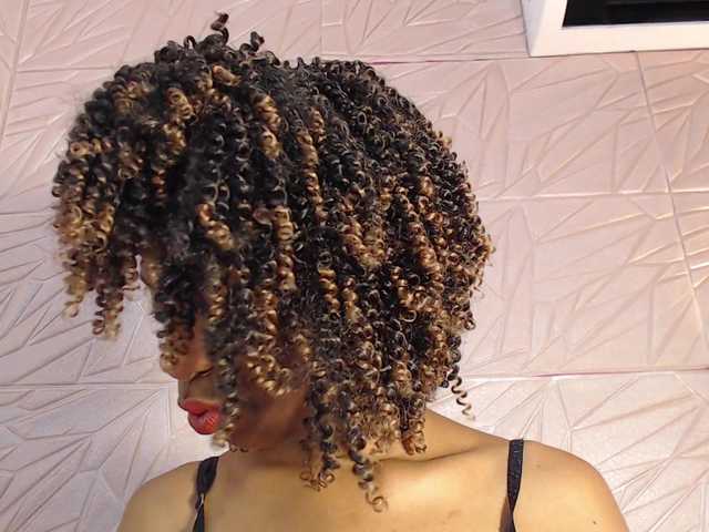 Live sex webcam photo for amarantha-love18 #290268516