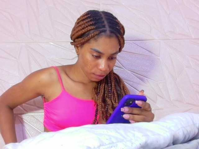 Live sex webcam photo for amarantha-love18 #291564273