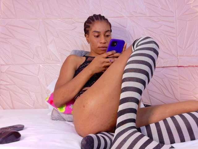 Live sex webcam photo for amarantha-love18 #291941835