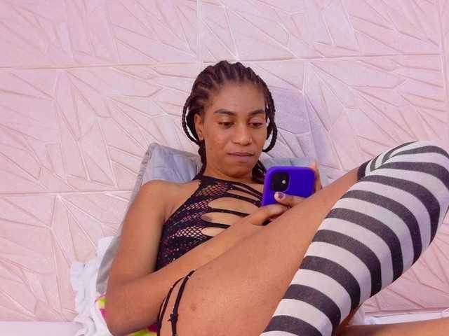 Live sex webcam photo for amarantha-love18 #291956346