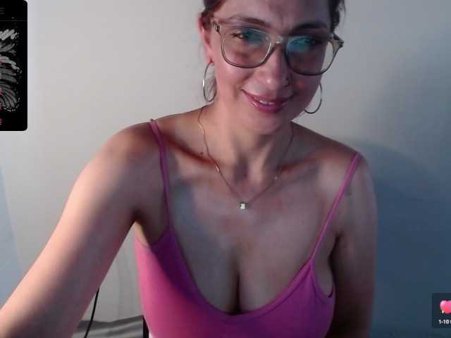 Live sex webcam photo for amber-milf1 #277765683