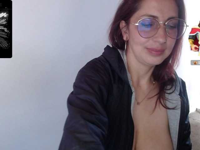 Live sex webcam photo for amber-milf1 #277966118