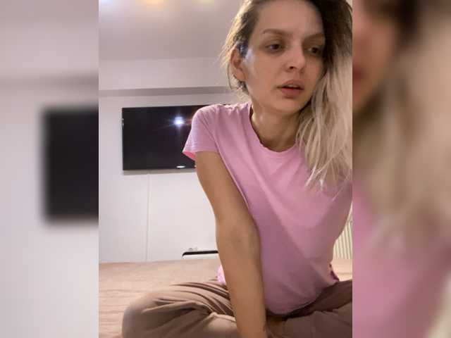 Live sex webcam photo for ameliex69 #277669528