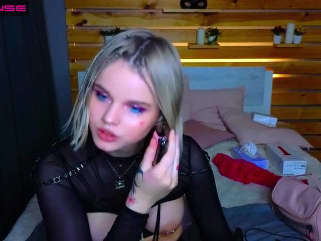 Live sex webcam photo for ameligrovven #275560443