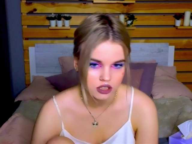 Live sex webcam photo for ameligrovven #275647310