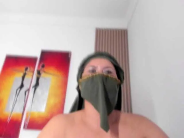 Live sex webcam photo for amina-hafssa #290579309