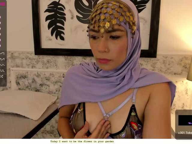 Live sex webcam photo for amira-s #275465868