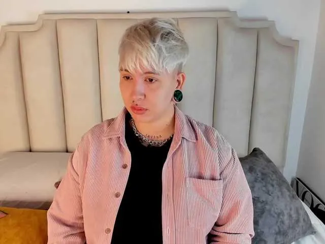 Live sex webcam photo for amy-ink #290936180