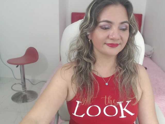 Live sex webcam photo for ana-hotmilf #277321600