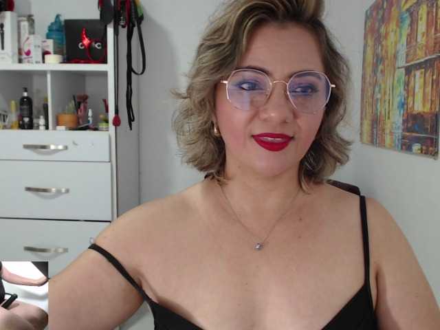 Live sex webcam photo for ana-hotmilf #277792130