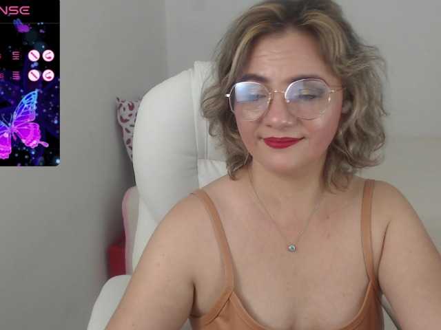 Live sex webcam photo for ana-hotmilf #277864616