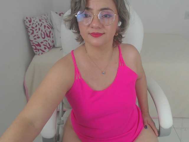 Live sex webcam photo for ana-hotmilf #277977405