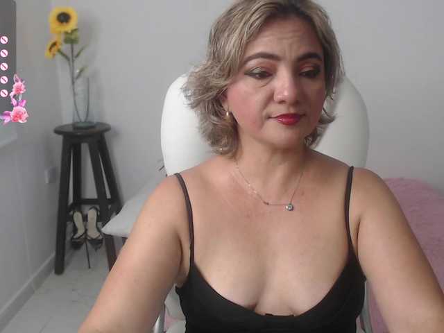 Live sex webcam photo for ana-hotmilf #289714476