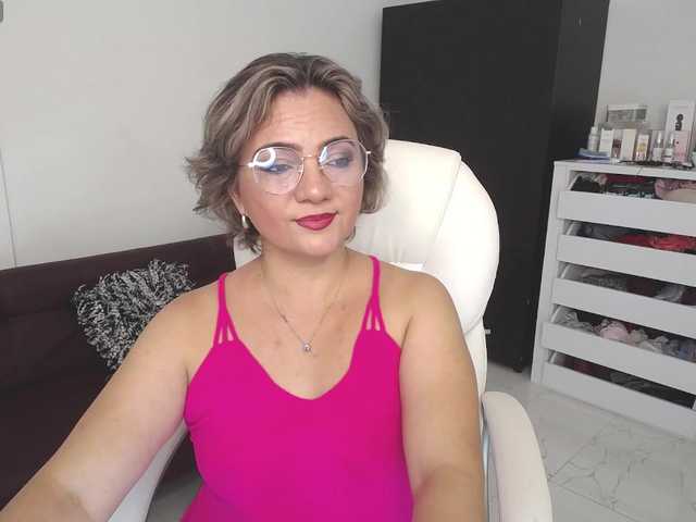 Live sex webcam photo for ana-hotmilf #290018093