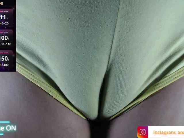 Live sex webcam photo for ana-loveee #292304326