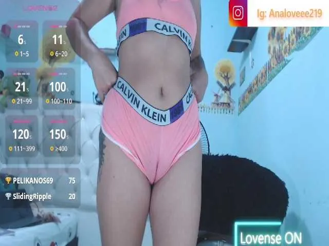 Live sex webcam photo for ana-loveee #294301110