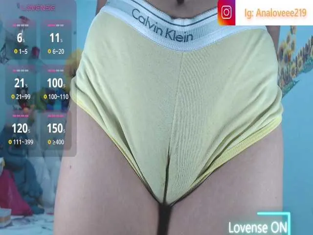Live sex webcam photo for ana-loveee #294320521