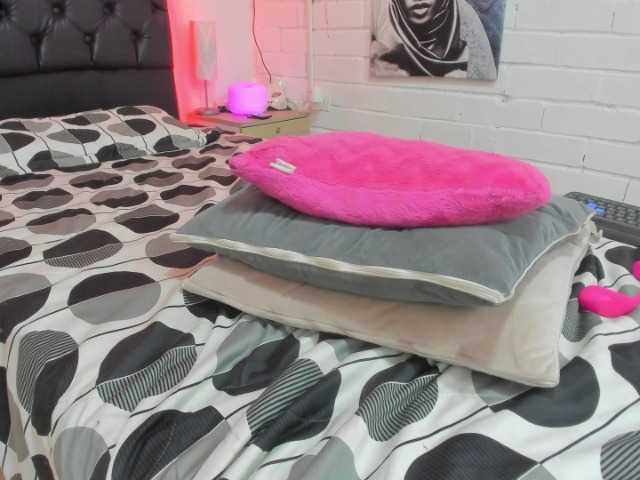 Live sex webcam photo for andrea-greey #277087479