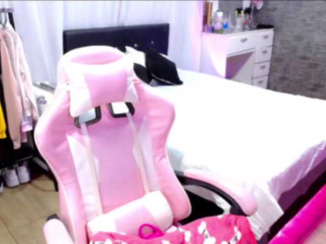 Live sex webcam photo for andreacutes1 #276341309