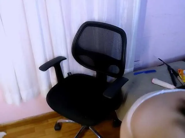 Live sex webcam photo for andreagomez26 #273050168