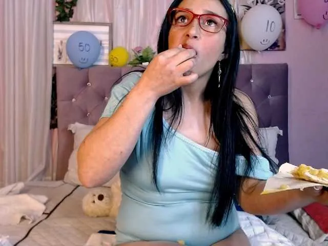 Live sex webcam photo for andreagomez26 #273159740