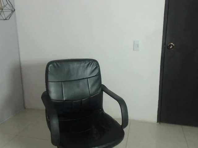 Live sex webcam photo for andreapink87 #272831601