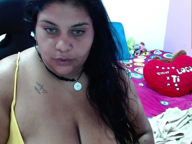 Live sex webcam photo for andreeina25 #272577893