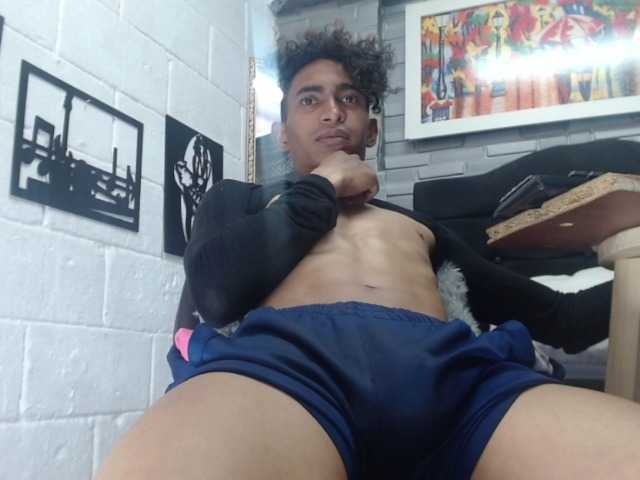 Live sex webcam photo for andrescaraballo18 #275445344