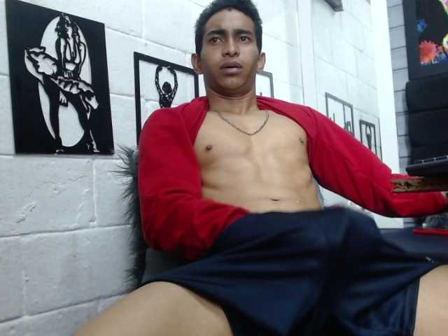 Live sex webcam photo for andrescaraballo18 #276748451