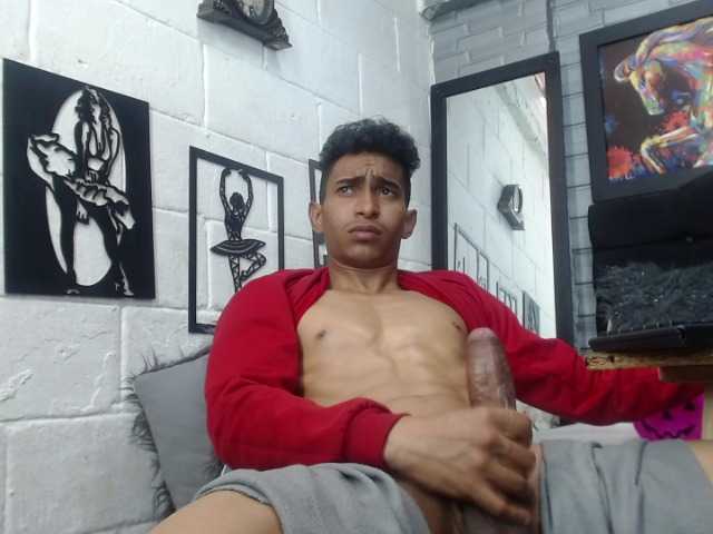 Live sex webcam photo for andrescaraballo18 #277223965