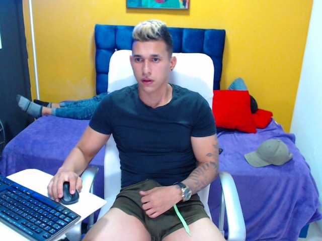 Live sex webcam photo for andrew-fort- #273391461